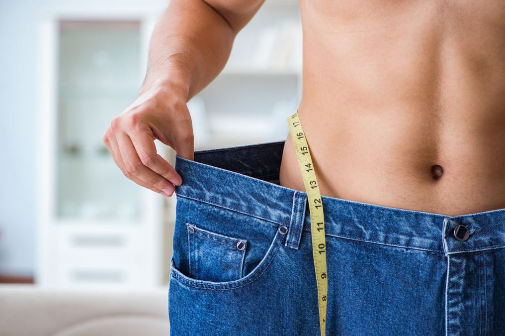 Men lose weight faster than women. Here's why.