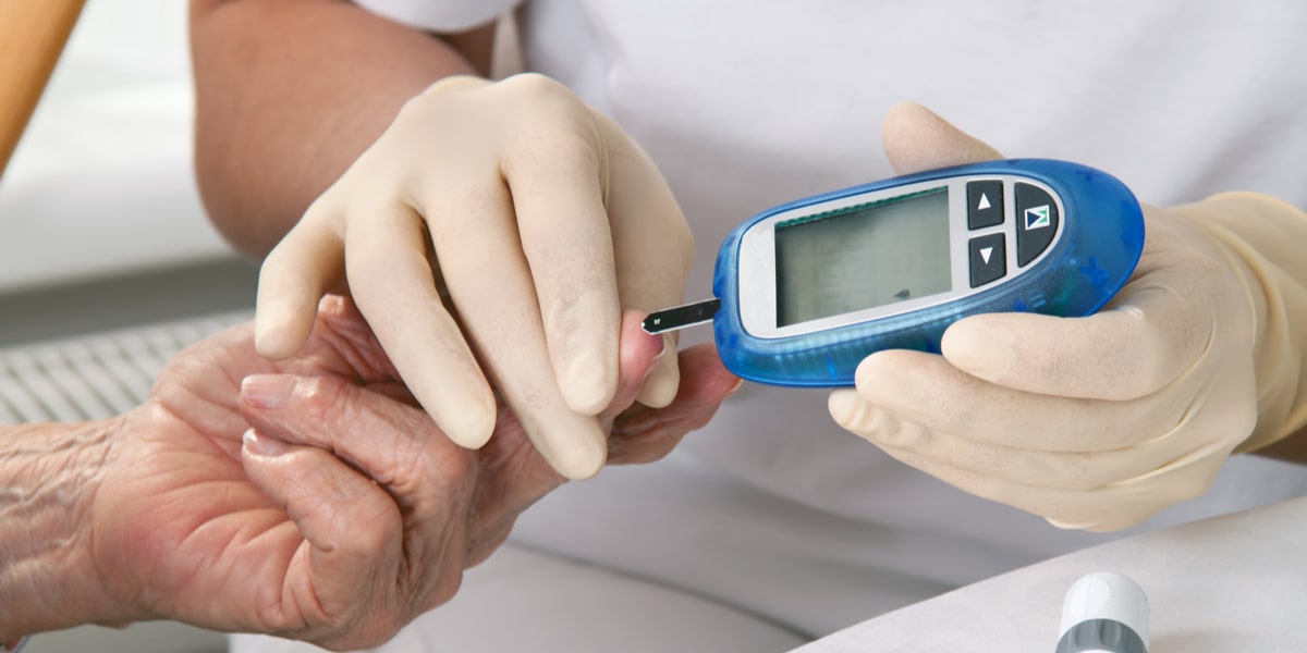How to use a blood glucose meter for diabetes