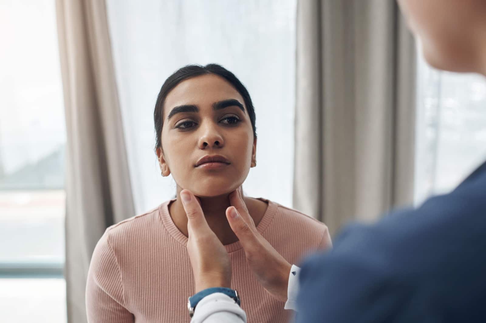 What Are The Signs Of Thyroid Problems In Women What are the signs of thyroid problems in women